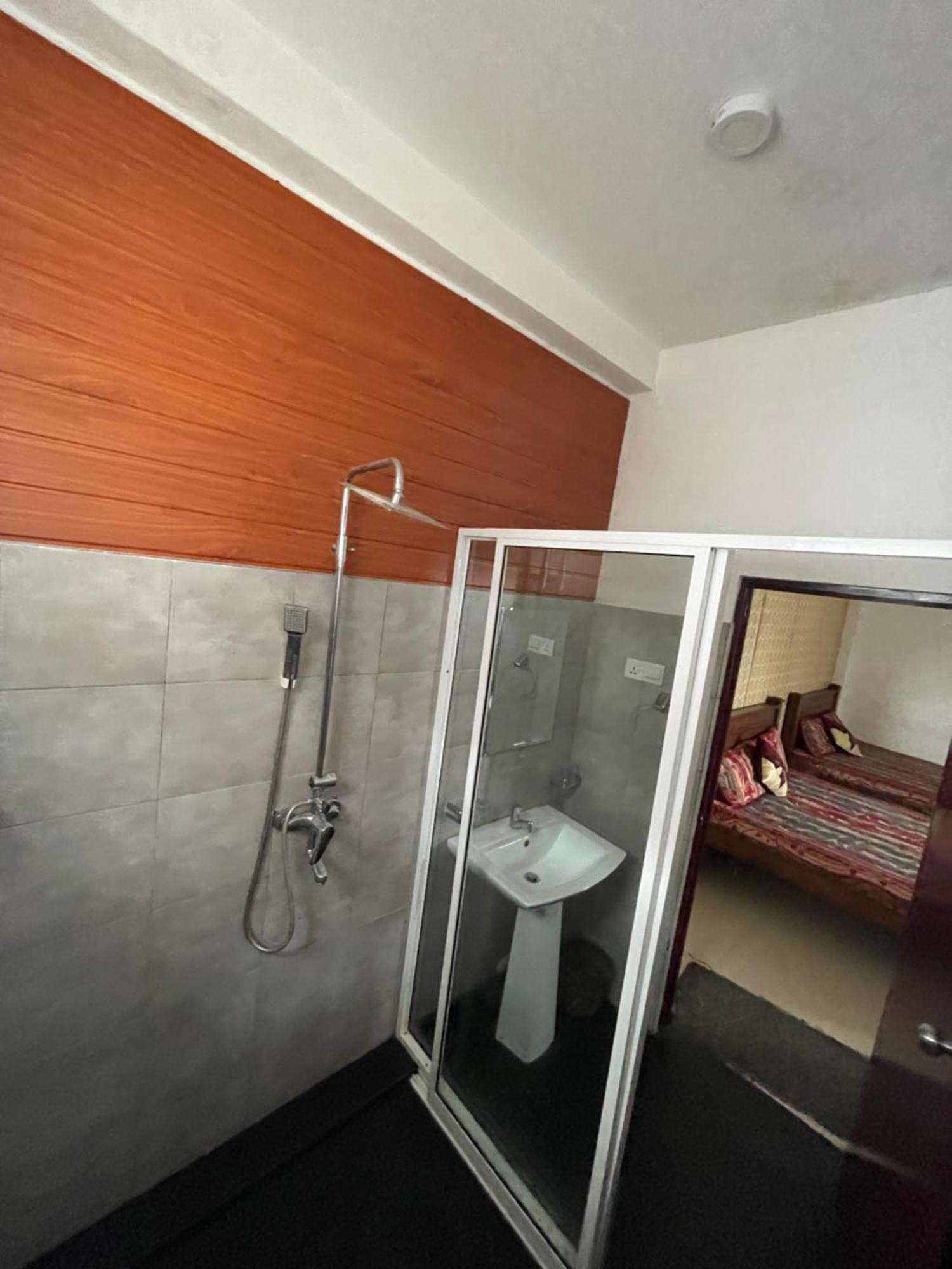 Airport Transit Kings Hotel Катунаяка Екстер'єр фото