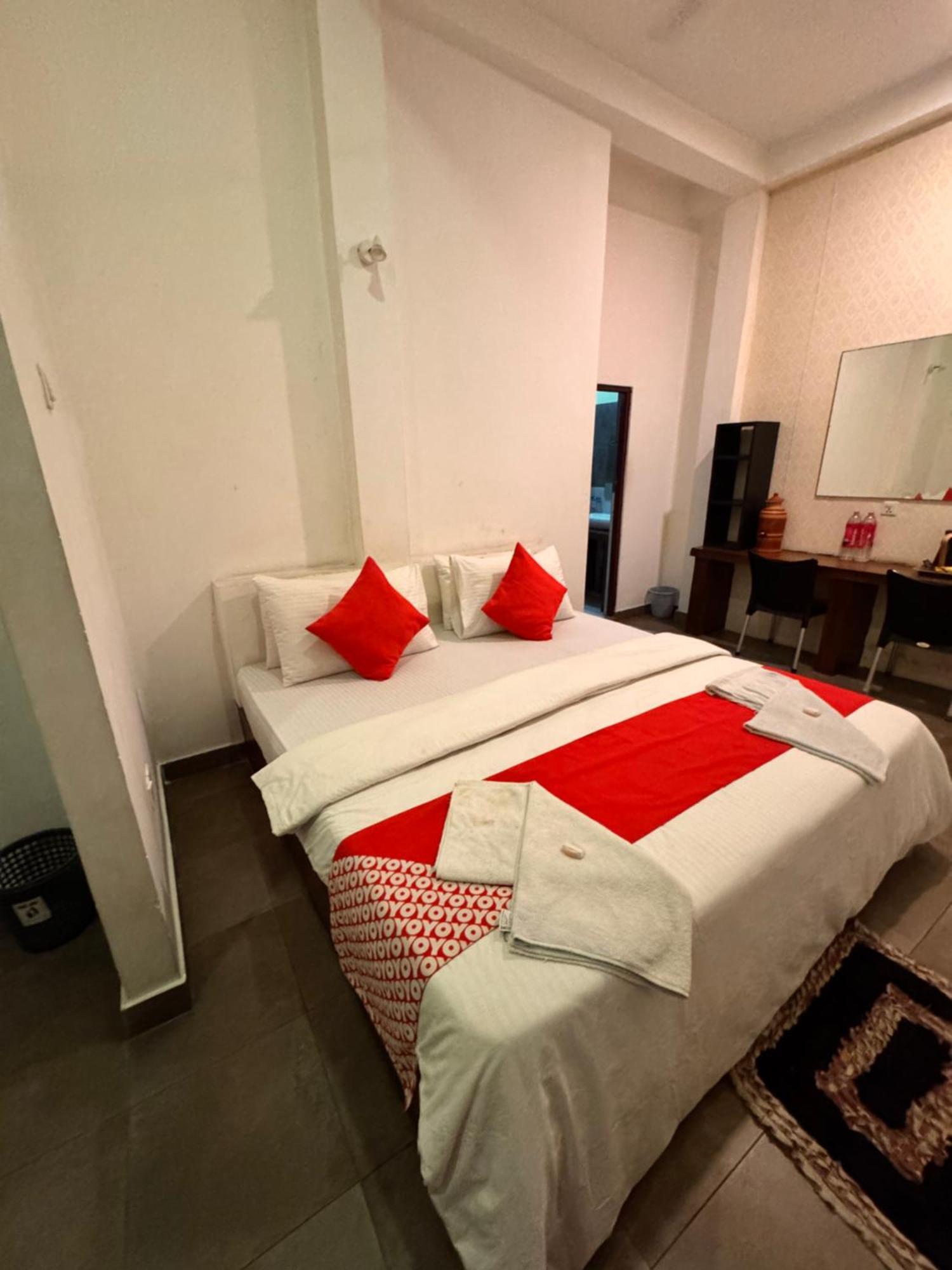 Airport Transit Kings Hotel Катунаяка Екстер'єр фото